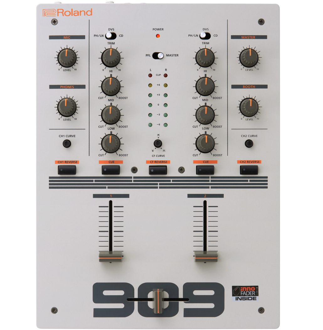 TR-909デザインの限定モデル｜Roland、ターンテーブル「TT-99」とDJ