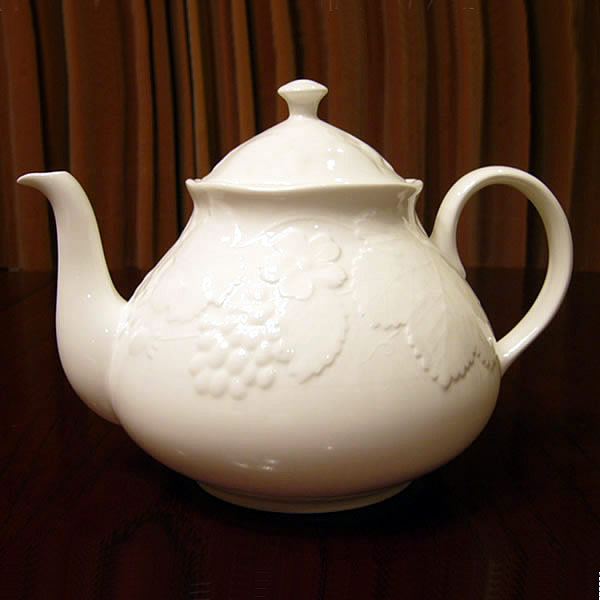 ウェッジウッド（Wedgwood）ストロベリー＆バイン プレート 17cm 芦屋
