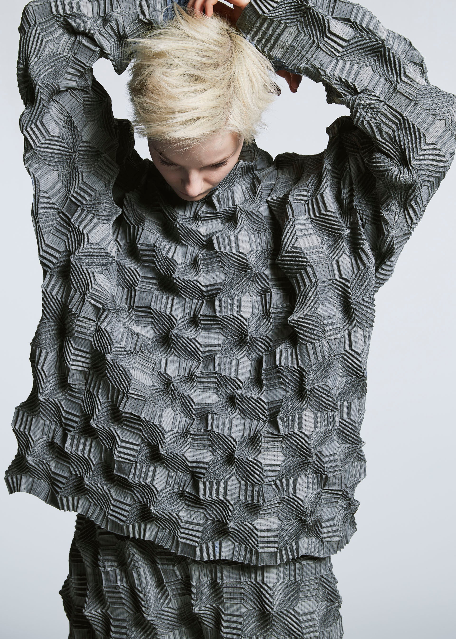 TYPE-O 016 Top Black – The official ISSEY MIYAKE ONLINE STORE