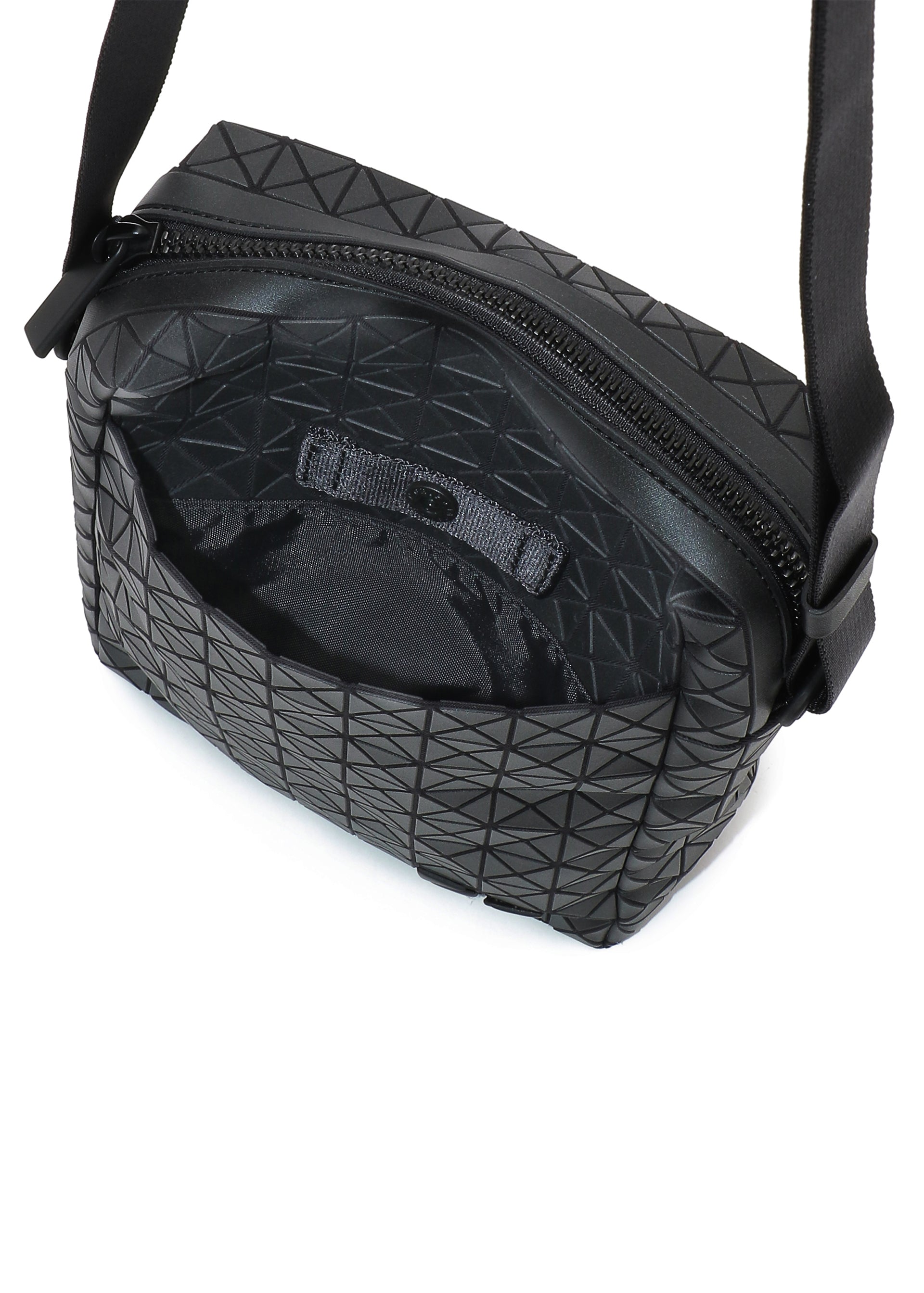 VOYAGER – ISSEY MIYAKE ONLINE STORE