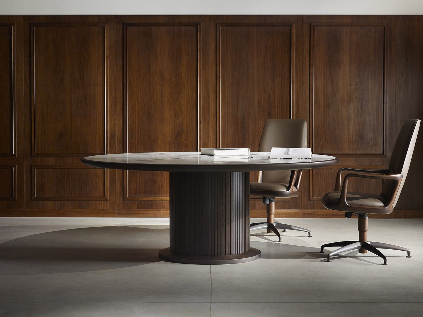 FULL table（フル テーブル）- CECCOTTI COLLEZIONI | カッシーナ