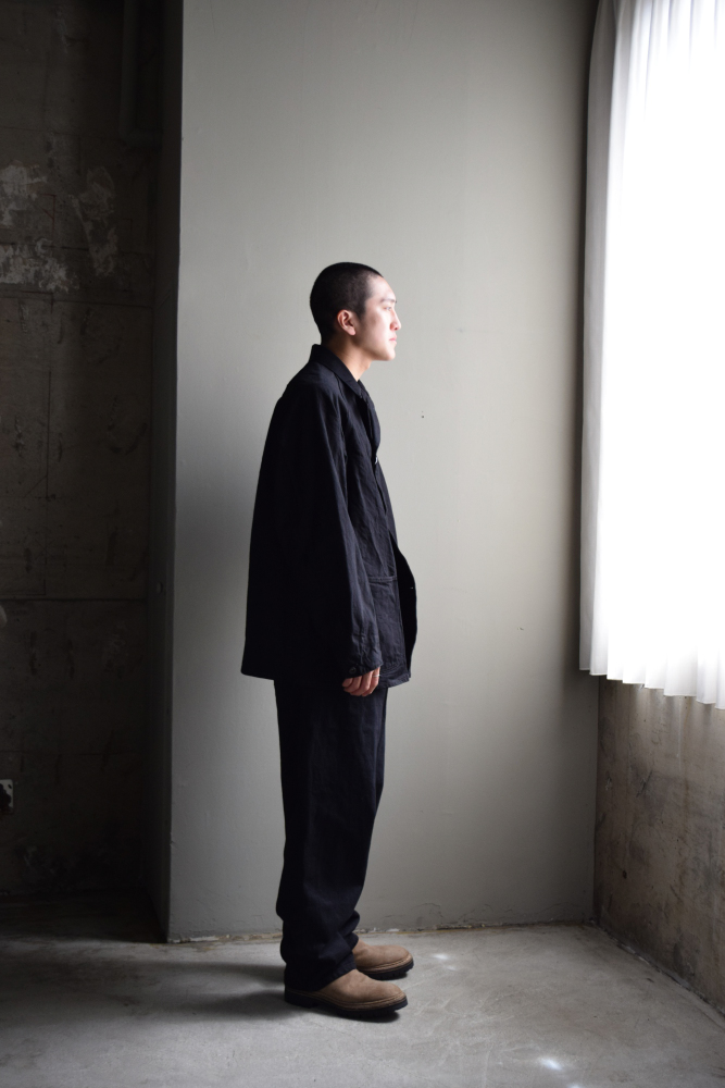 COMOLI (コモリ) ブラックデニム ベルテッドパンツ [BLACK]