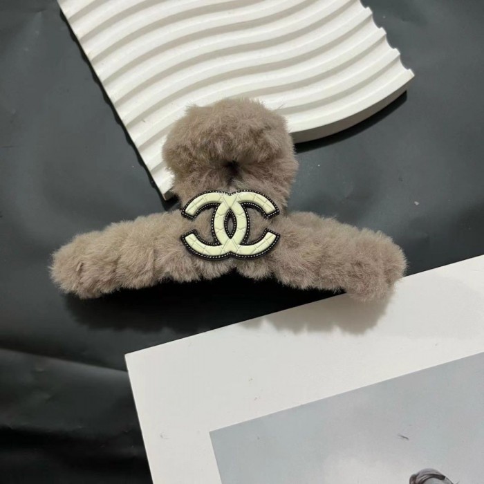 シャネル ファー ヘアクリップ Chanel バンスクリップ モコモコ 小さめ