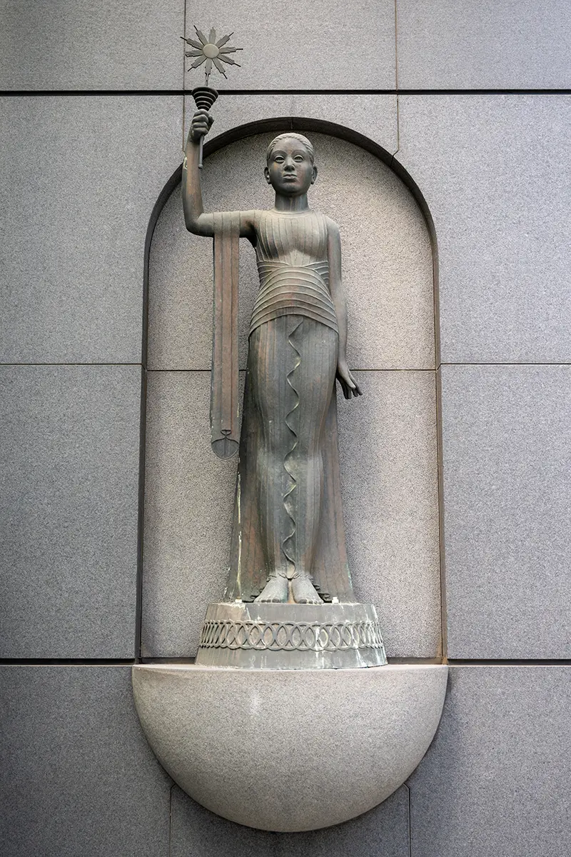 青銅の女神像・青銅の勇士像｜アートギャラリー｜資料室｜ダイビル株式会社