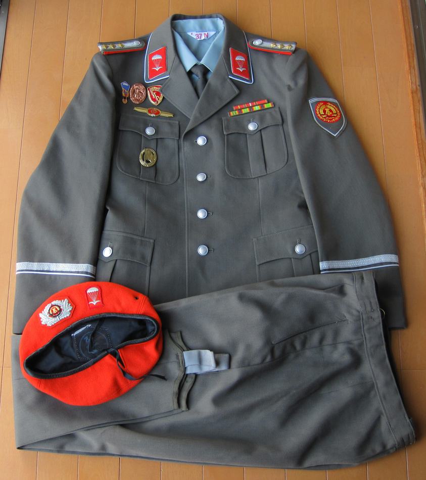 東ドイツ軍の制服や勲章の販売の大黒堂