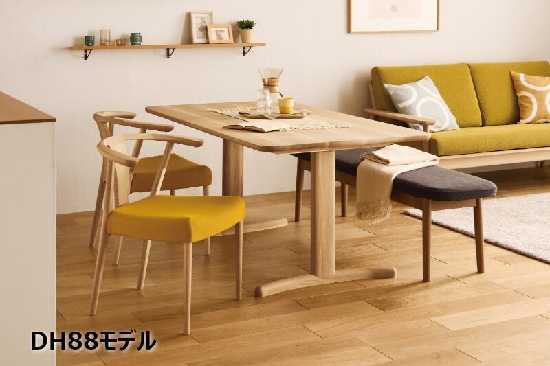 2人暮らしのカリモクダイニングテーブル】コンパクトサイズや