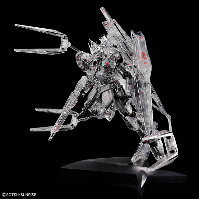 逆シャア「νガンダム」「サザビー」がメカニカルクリアでMGガンプラ化