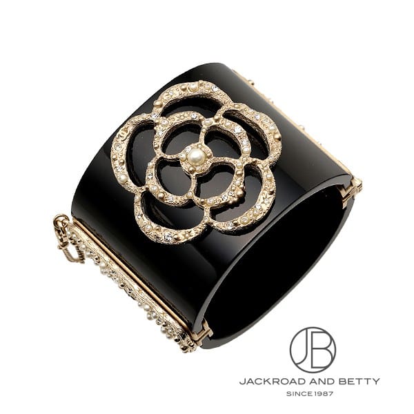 カメリア パール バングル[] Camellia Pearl Bangle | シャネル 中古