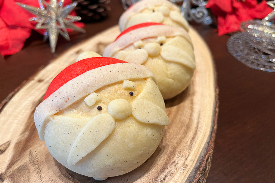 大阪のホテルでクリスマス先取り！ 昨年好評の「サンタパン」再び