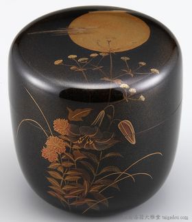 棗（なつめ）研ぎ出し蒔絵月下秋草の図は、落ち着いた雰囲気の棗