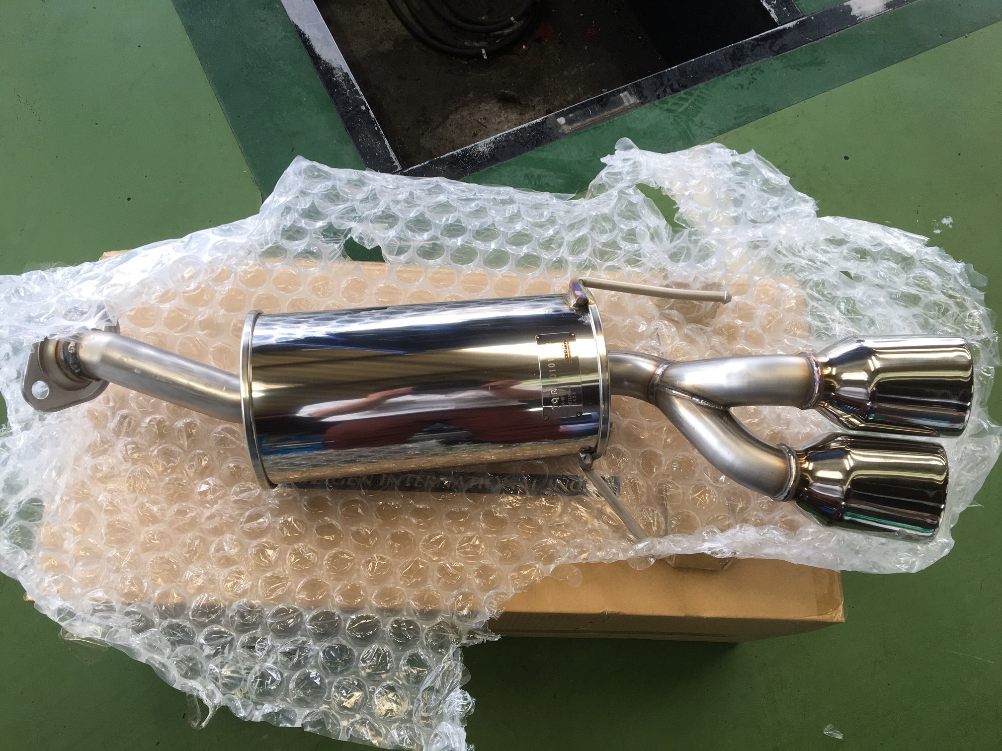 ホンダ・CR-Z・ZF1】 マフラー交換 | 店舗おススメ情報 | タイヤ館 う