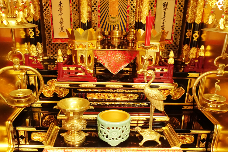 真宗大谷派の仏壇と仏具（10）三具足（みつぐそく） | 仏壇・仏具・神