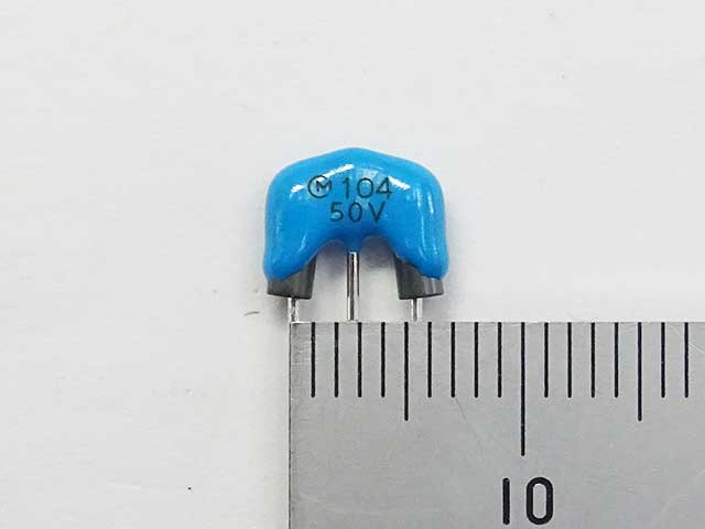 EMI除去フィルター0.1μF(リード付エミフィル・DSS1): 受動部品 秋月