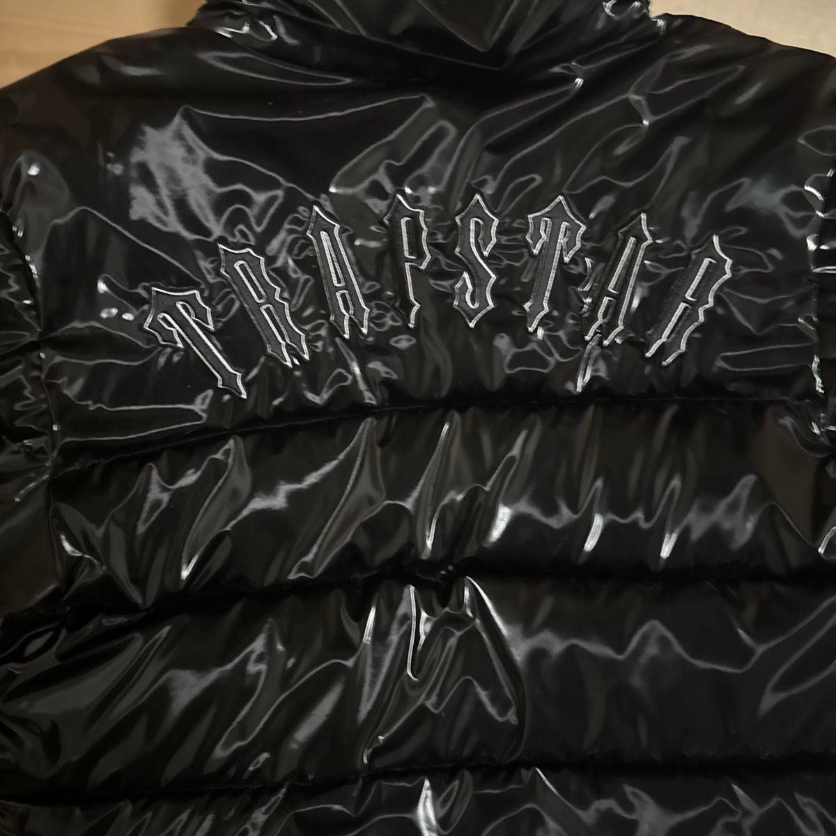 TRAPSTAR トラップスター ダウンジャケット 黒 光沢｜Yahoo!フリマ（旧