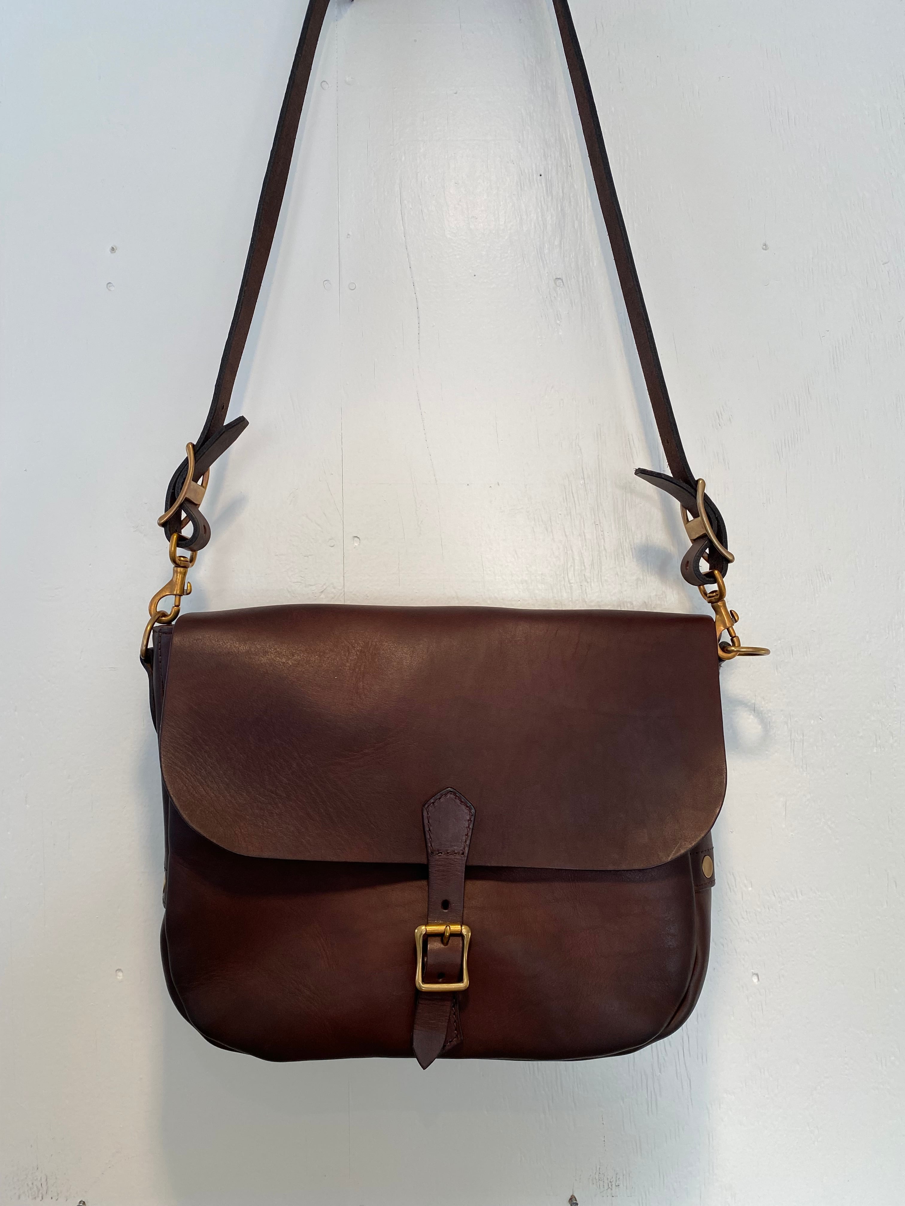 VASCO LEATHER POSTMAN SHOULDER BAG REGULAR BROWN（ヴァスコレザー