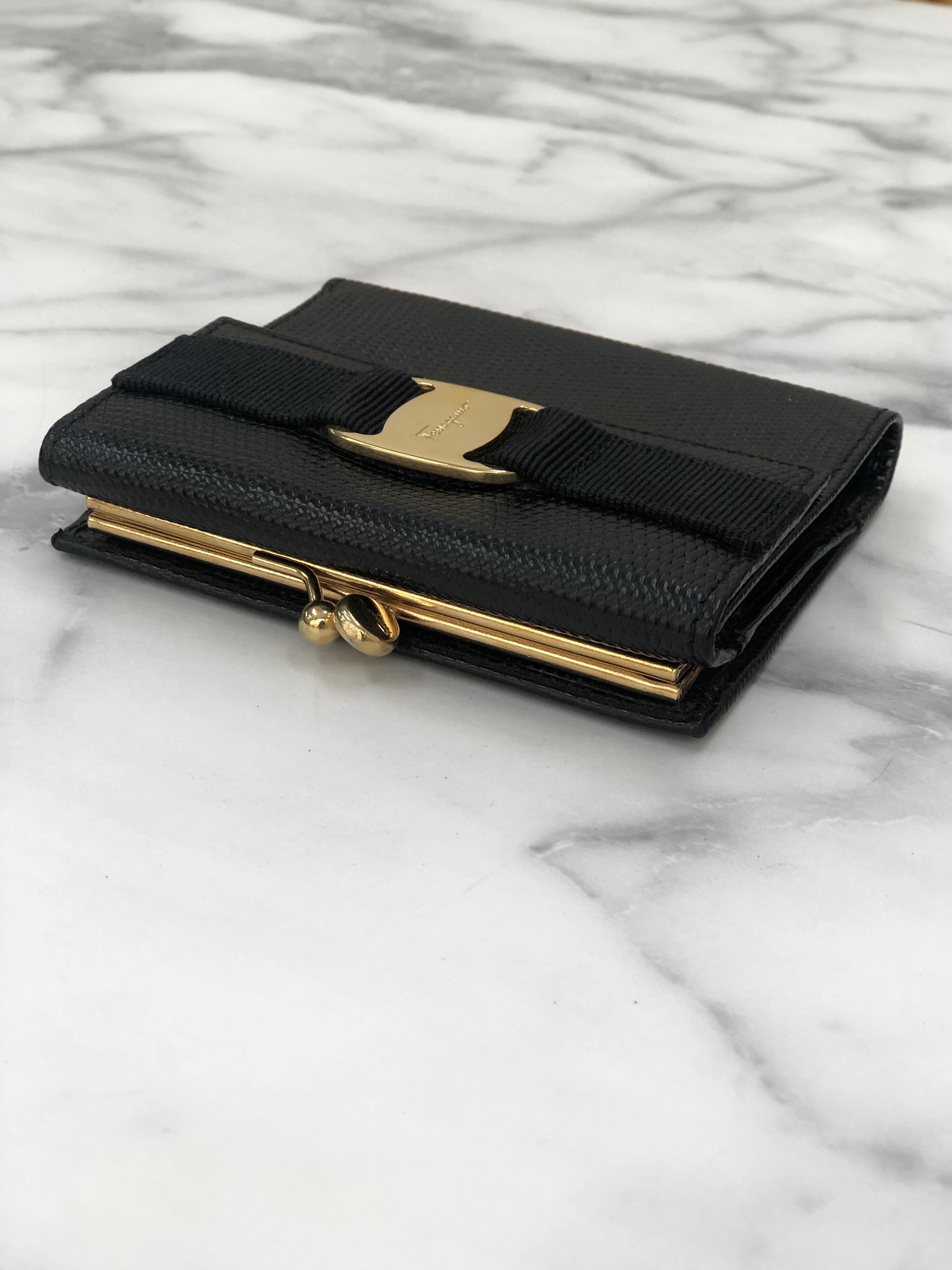 Salvatore Ferragamo サルヴァトーレ フェラガモ ヴァラリボン