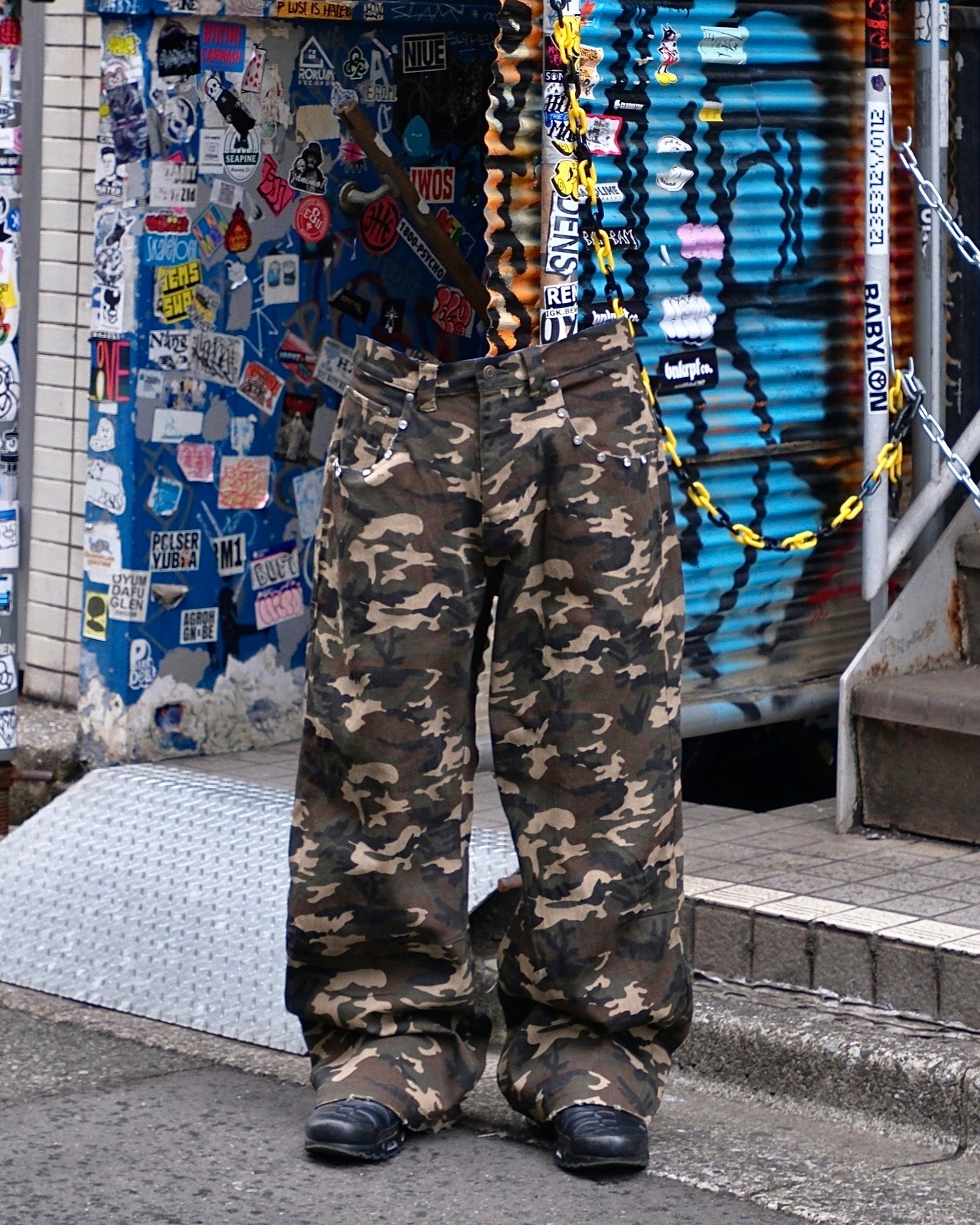 Diamond-like Studded Camouflage Pants – BELVET