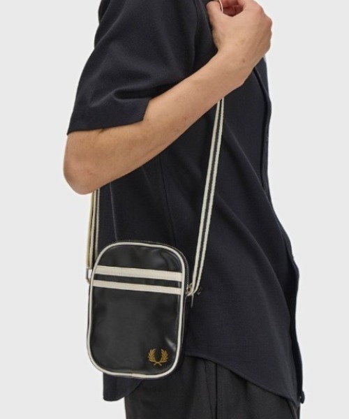 新色先行予約受付中／Classic Small Side Bag／クラシックサイドバッグ