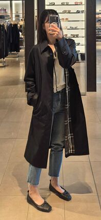 ブラック（黒）系 Burberry(バーバリー) トレンチコート(レディース