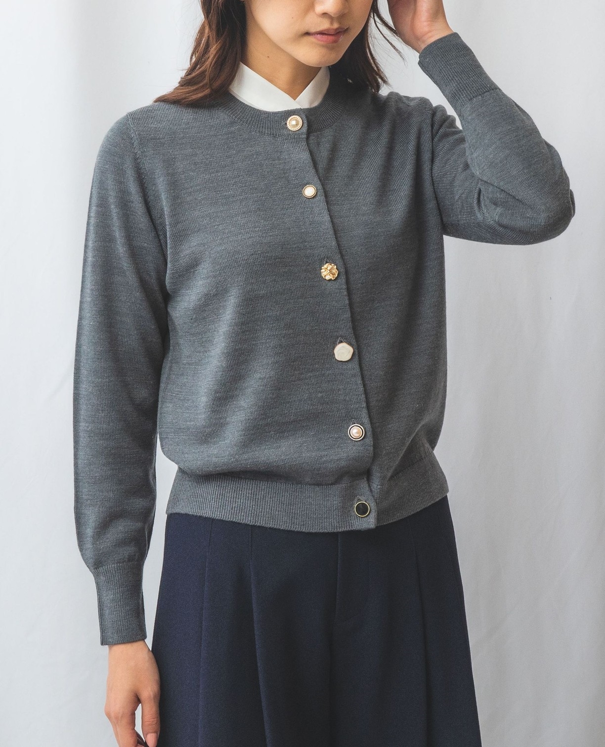 NARACAMICIE】ビジューボタンクルーネックカーディガン(1(M)9号 オフ