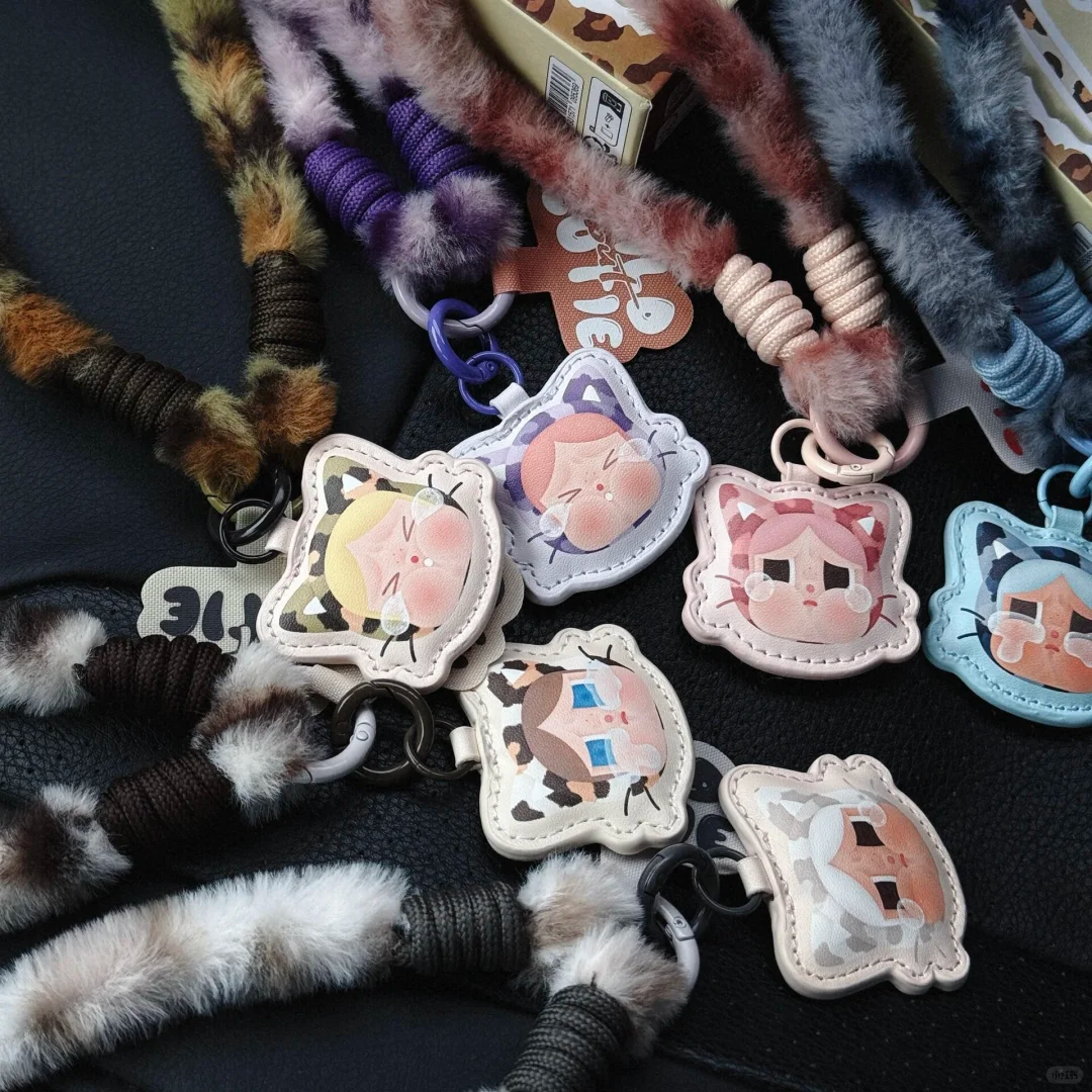 CRYBABY WILD BUT CUTIE SERIES-PHONE CHARM BLIND BOX HOT CUTE TOY