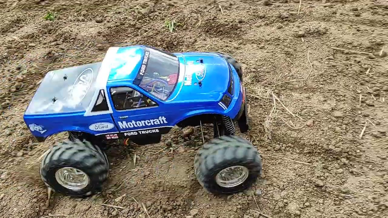 Tamiya Wild Dagger with stiffened diffs on the field 01 - YouTube