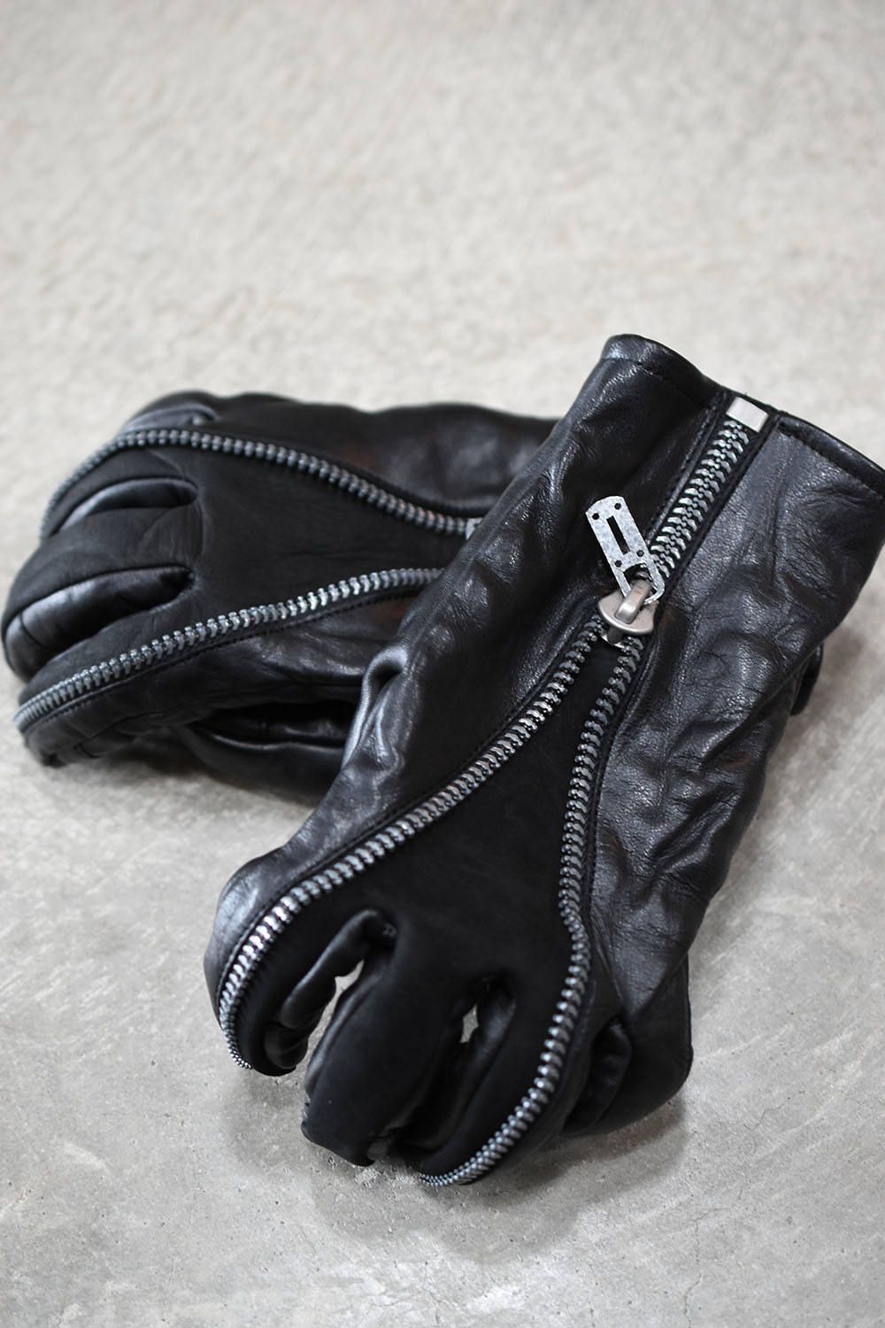 D.HYGEN - Horse Leather ZIP Globe