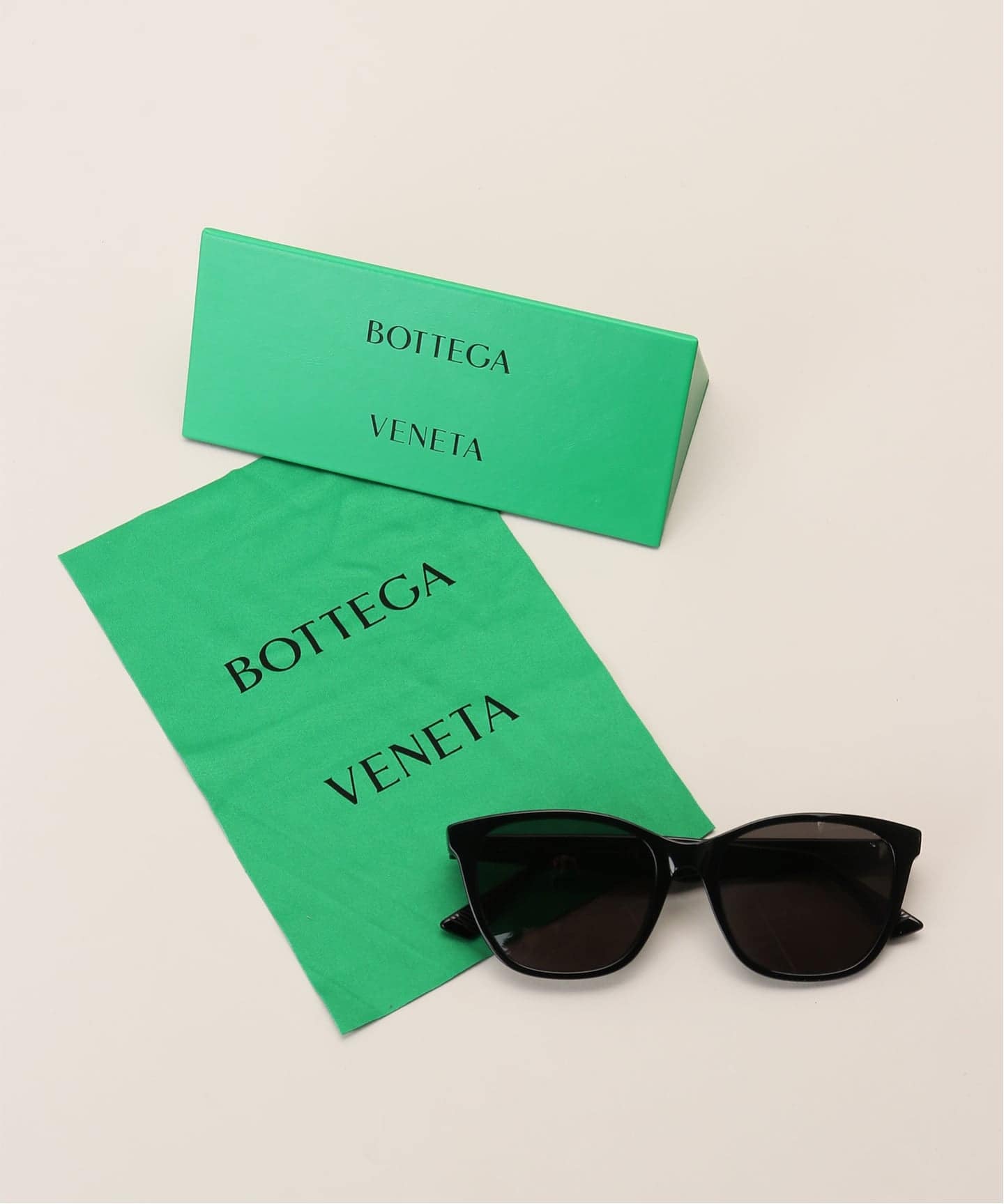 BOTTEGA VENETA/ボッテガ ヴェネタ】 BLACK SUNGLASS（サングラス）｜L