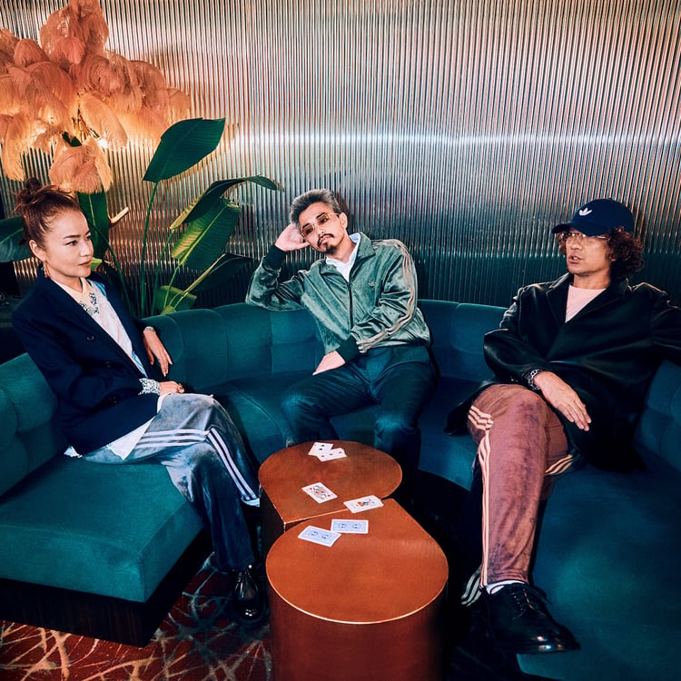 ZEN-LA-ROCK×G.RINA×鎮座、adidasセットアップのメインビジュアルに