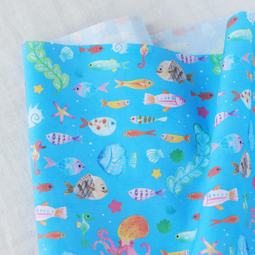 Colorful fishes of the sea（シーブルー）魚柄 布・生地の通販サイト