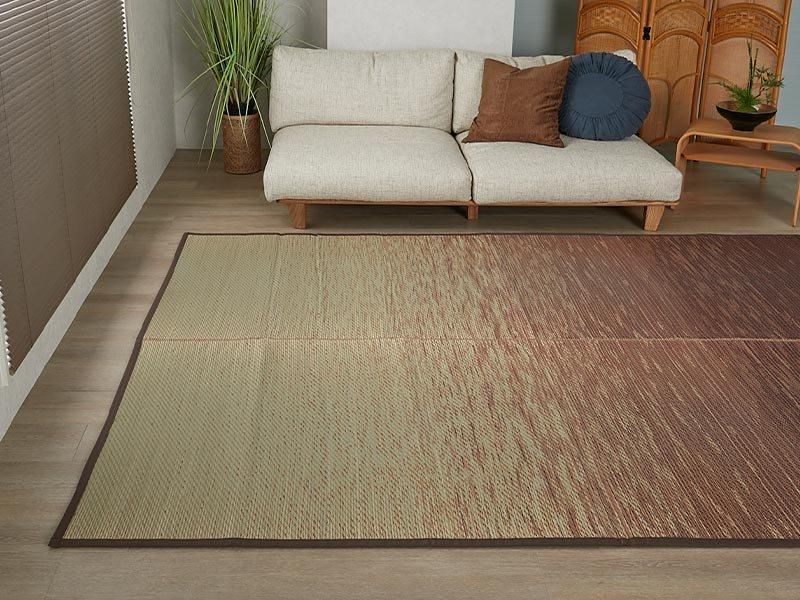 夏ラグにピッタリ！調湿効果でさらっと心地いい、スベリ止め付きの国産