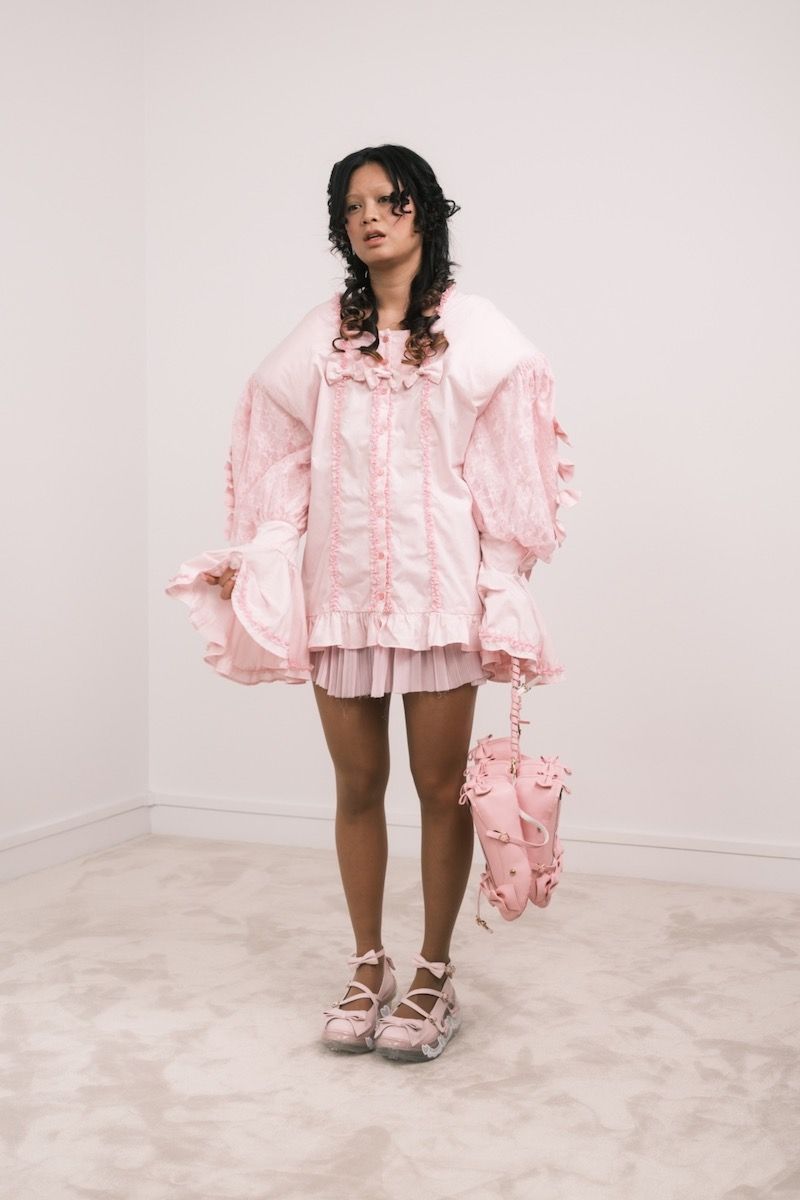 ルック】「ジェニー ファックス」2025年春夏コレクション - WWDJAPAN