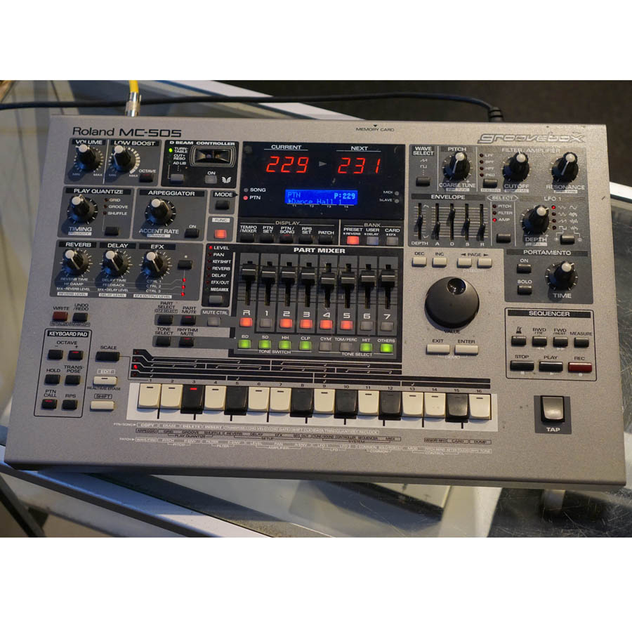 Roland MC-505 Groovebox - Used