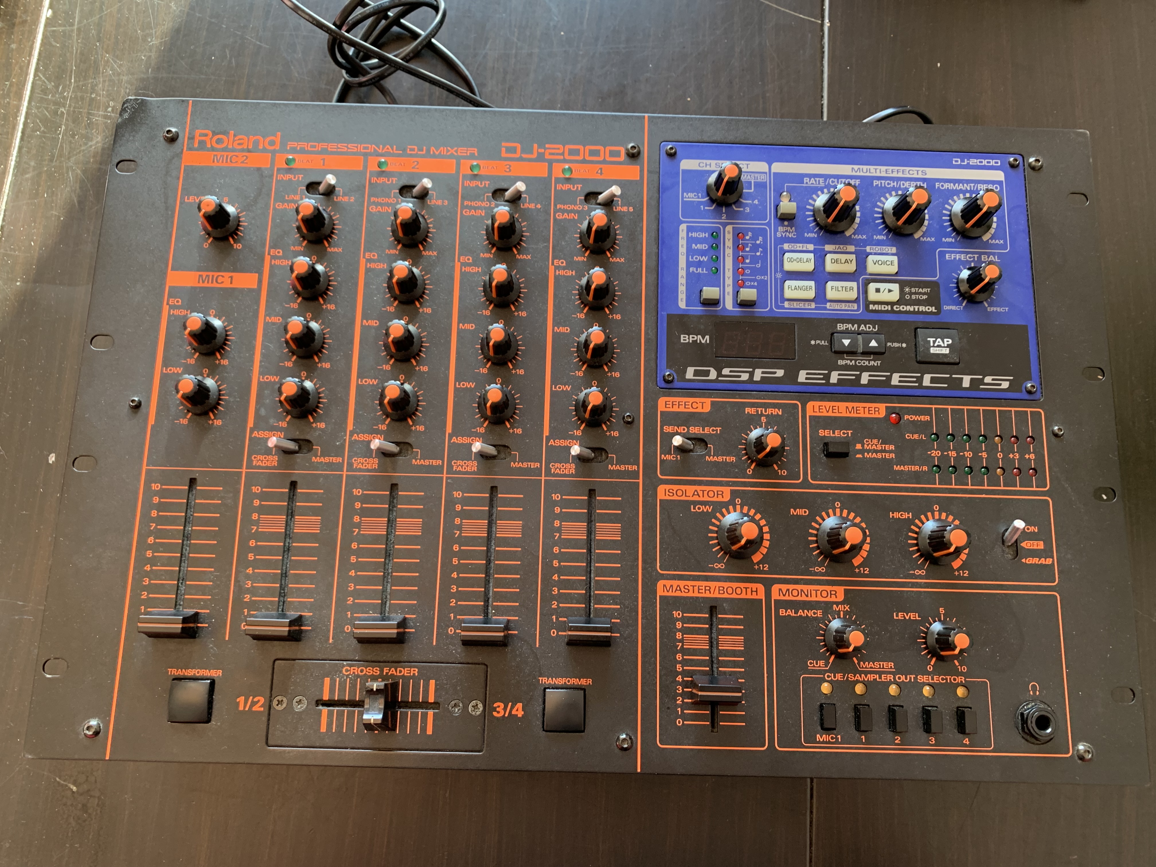 DJ-2000 - Roland DJ-2000 - Audiofanzine