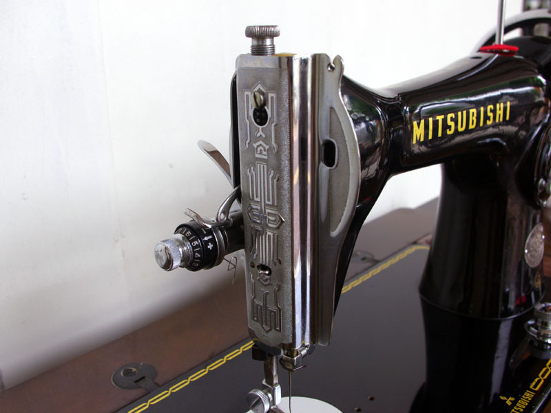 No.193 MITSUBISHI 三菱製 家庭用足踏みミシン：アンティークミシン