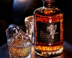 響 30年 ウイスキー サントリー 43度 ギフトボックス 700ml 洋酒