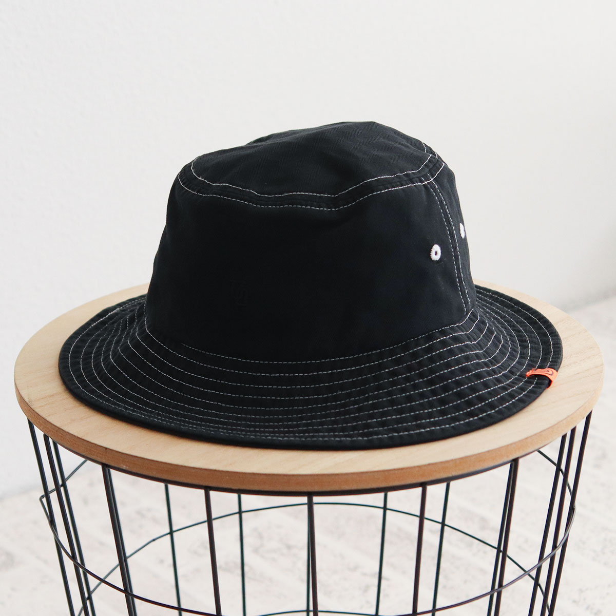 UNIVERSAL OVERALL（ユニバーサルオーバーオール） UO ロゴ 刺繍 へ
