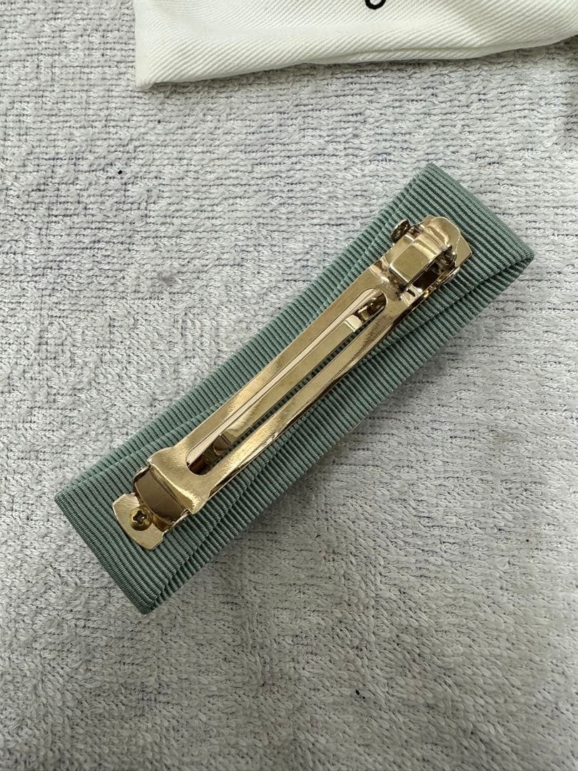 ○【未使用に近い】Ferragamo グリーン バレッタ リボン フェラガモ