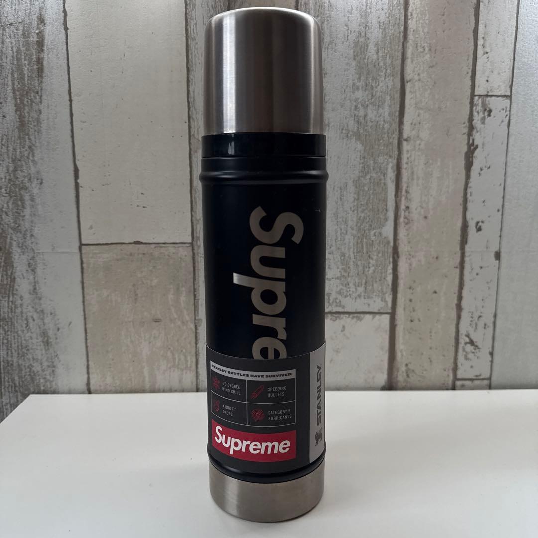 Supreme 新品　Stanley Classic Bottle 20oz Supreme®/Stanley® 20 oz. Vacuum Insulated Bottle - SupremeCommunity
