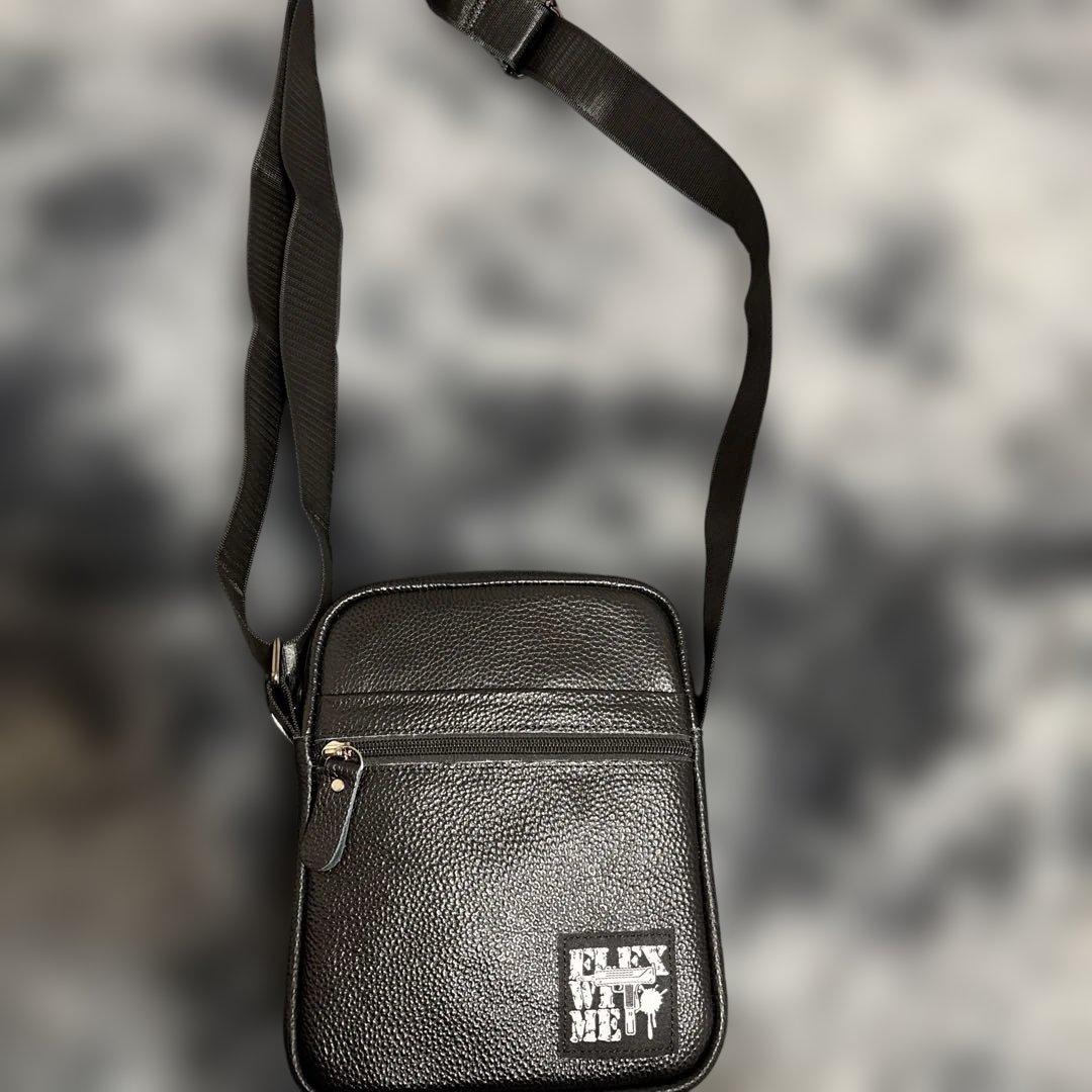 FLX WTM ロゴ付き ショルダーバッグ 黒 flexwitme - メルカリ