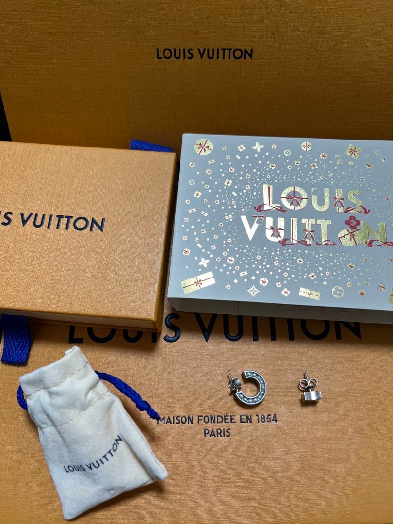【チャールズ】LOUIS VUITTON ピアスセット2個 LOUIS VUITTON（ルイ・ヴィトン） ピアス 両耳用 LV アイコニック